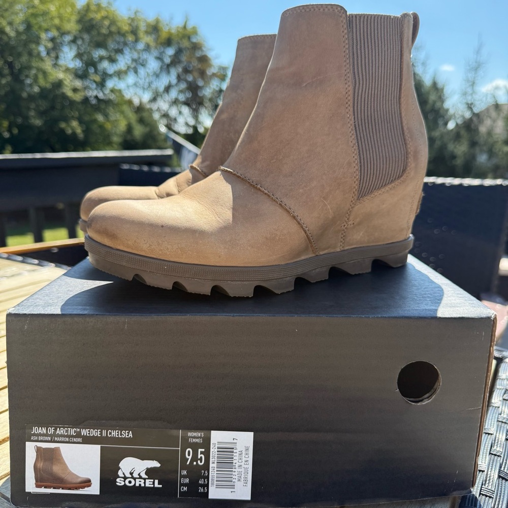 Sorel Women's JOAN OF ARTIC WEDGE II CHELSEA in Ash Brown